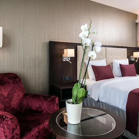Hotell Wyndham Grand Conference Centre