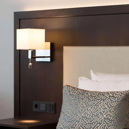 Radisson Blu & Conference Centre, 4*