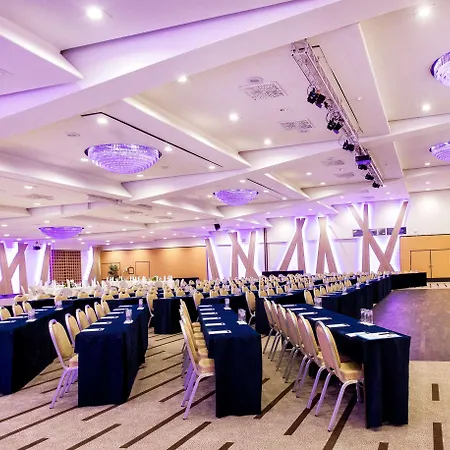 Radisson Blu & Conference Centre, 4*