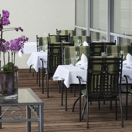Radisson Blu & Conference Centre, 4*