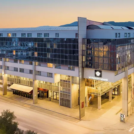 Hotel Wyndham Grand Conference Centre 4*