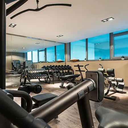 Radisson Blu & Conference Centre, Ξενοδοχείο 4*