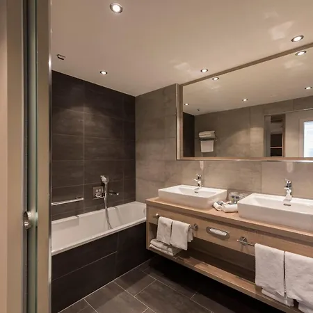 Otel Radisson Blu & Conference Centre, 4*