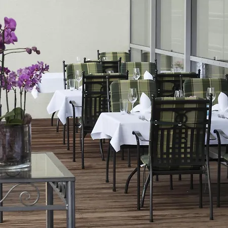 Radisson Blu & Conference Centre, Ξενοδοχείο 4*