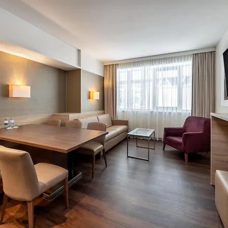 Radisson Blu & Conference Centre, Otel 4*