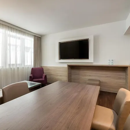 Radisson Blu & Conference Centre, Hotel
