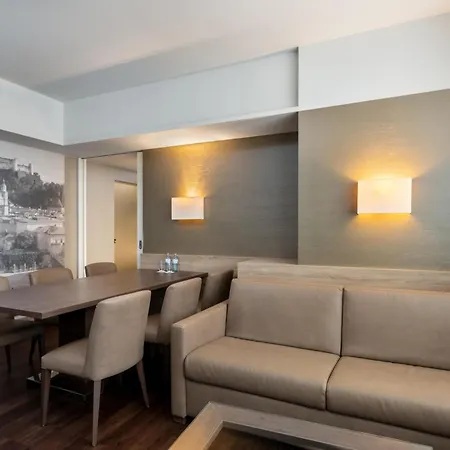 Radisson Blu & Conference Centre, Ξενοδοχείο 4*