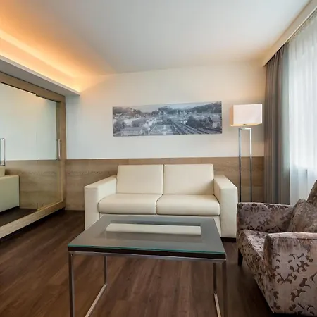Radisson Blu & Conference Centre, 4*