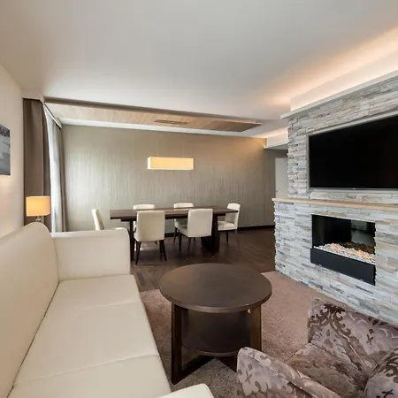 Otel Radisson Blu & Conference Centre, 4*