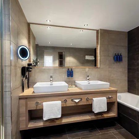 Radisson Blu & Conference Centre, 4*
