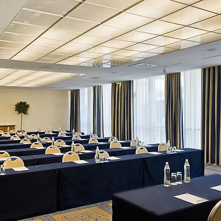 Radisson Blu & Conference Centre, Otel 4*